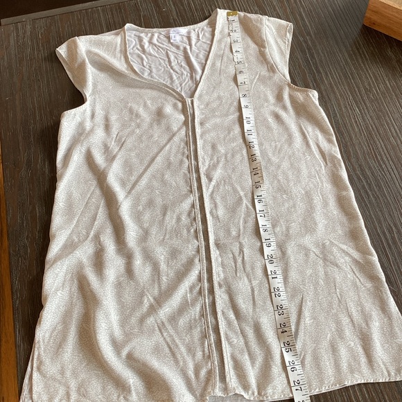 Camber & Grace ladies blouse - short sleeves and leaf print throughout. Size S - Picture 7 of 7